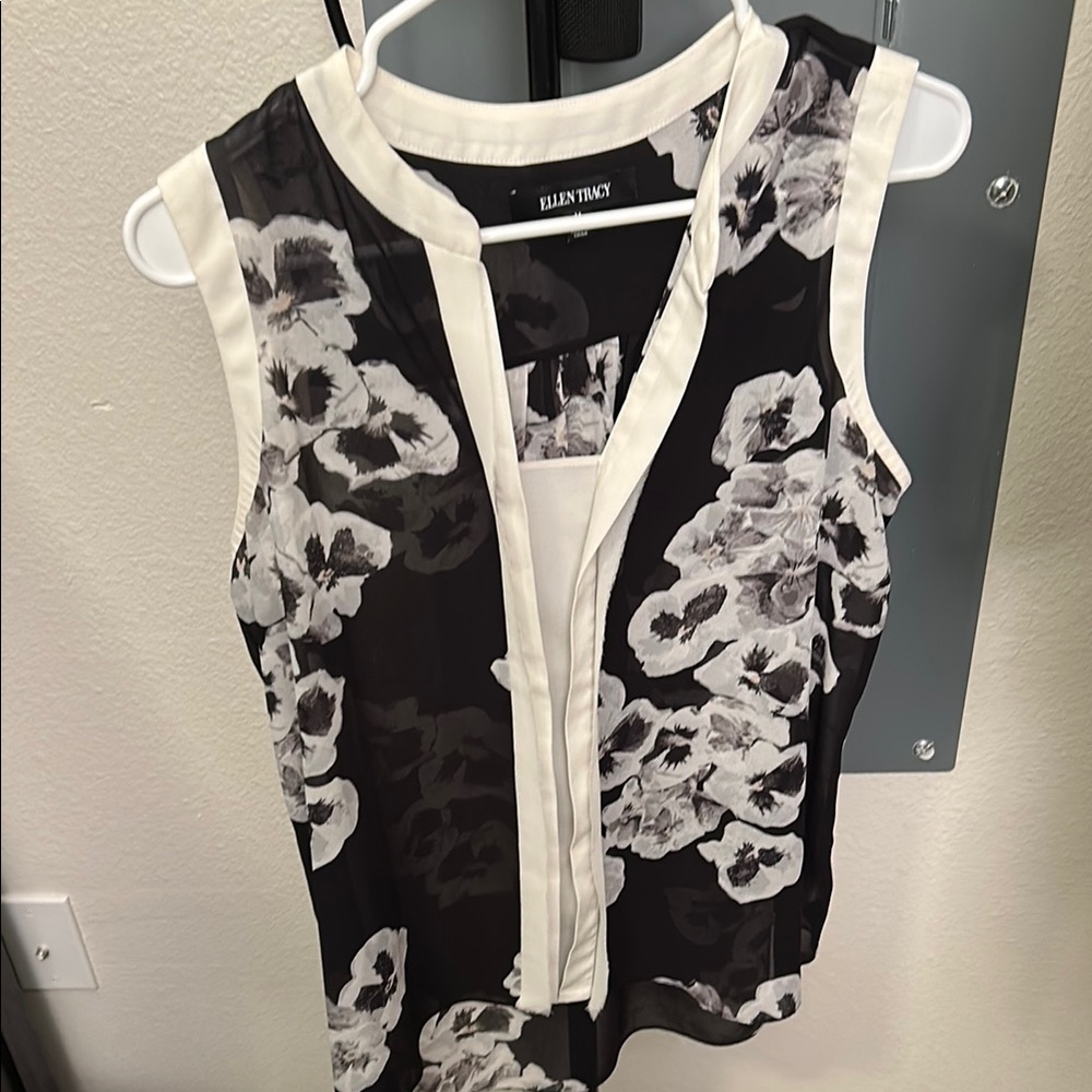 Ellen Tracy Black and White Sleeveless Blouse with Mandarin Collar